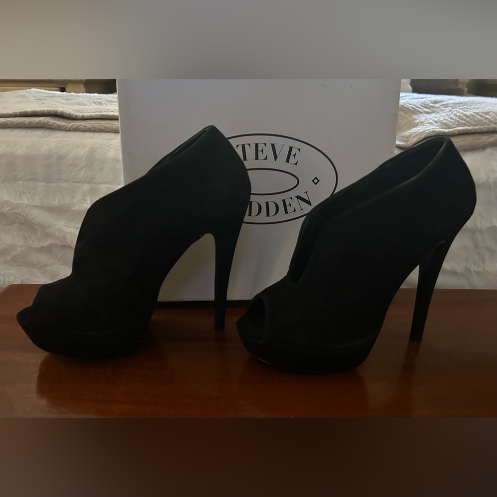 Steve Madden Black Women's Heels - size 8.5